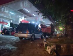 3 Unit Mobil Mafia Bbm Terparkir Di Spbu Sario,Diduga Menunggu Pengisian Bbm Subsidi Jenis Solar