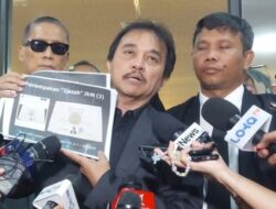 Roy Suryo Bandingkan Ijazah-nya Dengan Ijazah Jokowi,Menurut-nya Ada Rekayasa