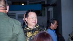 Irjen Pol Ronny F Sompie Saat datang ke Rumah Duka Jussac Rumambi.