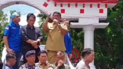 Foto Gubernur Sulawesi Utara Yulius Selvanus (Ysk),Saat Pidato di Depan Massa Aksi.