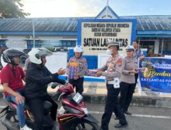 Sat Lantas Polres Kotamobagu : AKP Luster Bagikan Takjil di Kotamobagu