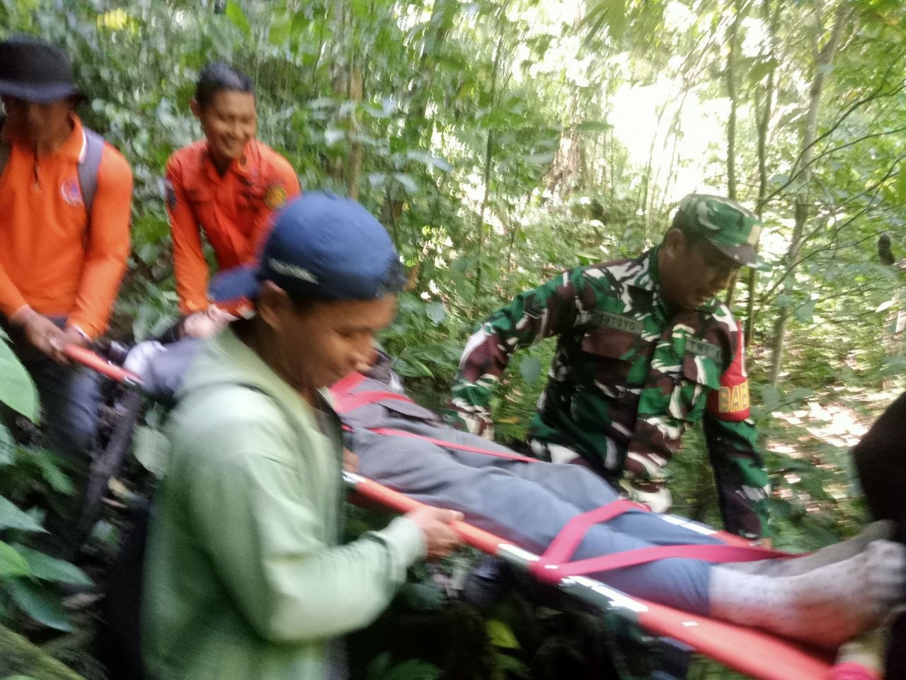 Pangdam XIII/Merdeka Mayjen TNI Mirza Agus Instruksikan Dukungan Penuh, Empat Warga Tersesat di Hutan Mintu Berhasil Ditemukan Selamat 3 IMG 20260620 WA0083