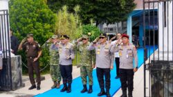 Kasdam XIII/Merdeka Ikut Antarkan Keberangkatan Kapolri dari Manado